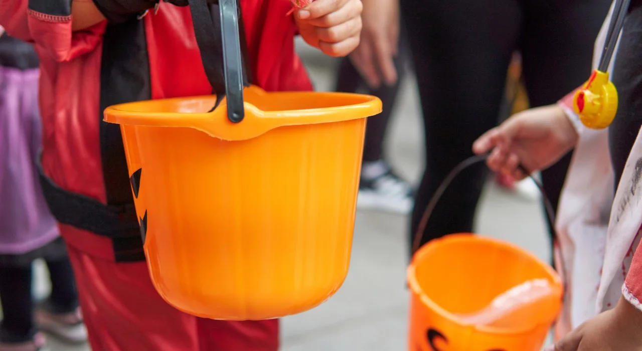 Driving Safety Tips for You and Trick-Or-Treaters This Halloween